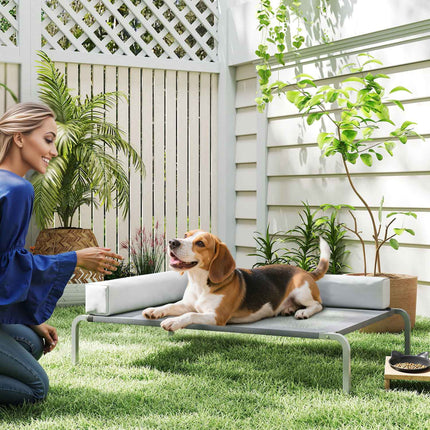 PAWROOM - Utendørs hundeseng, opphøyd hundeseng for mellomstore hunder, med L-formet pute 110x75x30 cm, lys grå